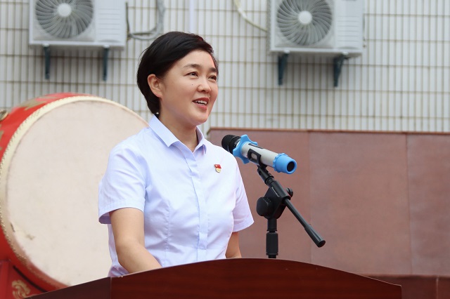校長魏萍致辭.jpg