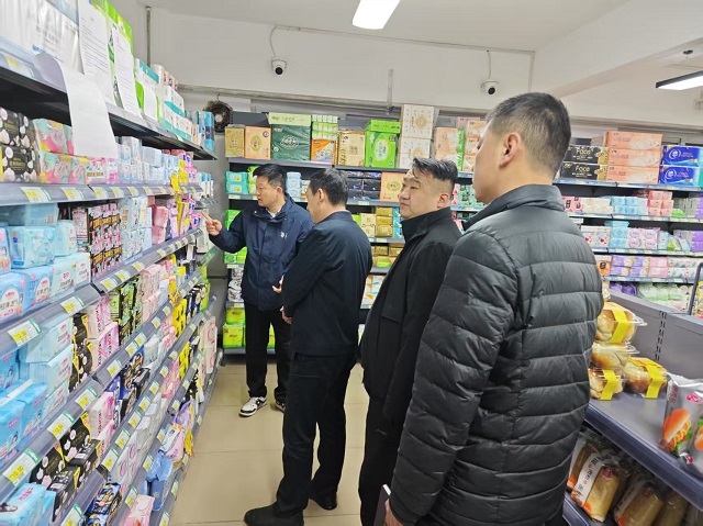 我校多部門聯合對校園超市開展專項檢查 - 副本.jpg
