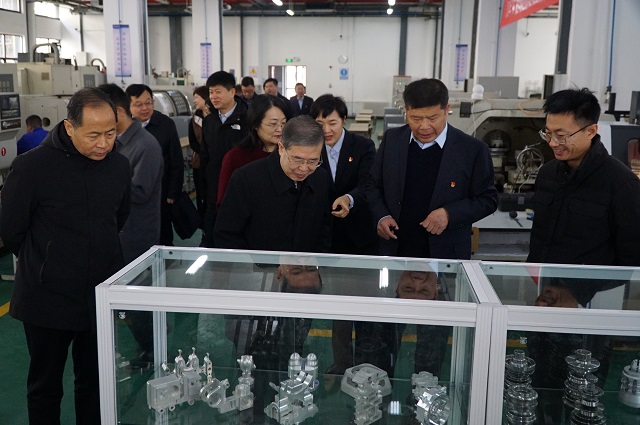 省人大教科文衛委員一行參觀我校實訓場所 - 副本.jpg