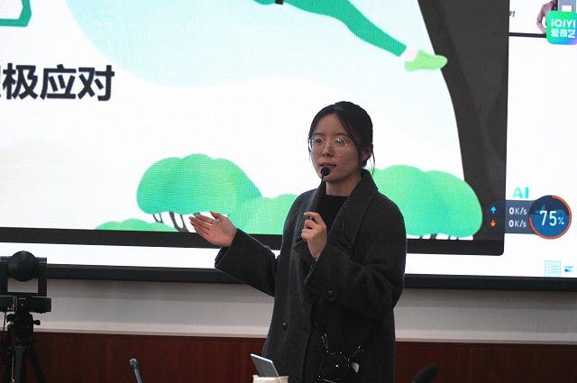 圖為我校老師微課展示 - 副本.jpg