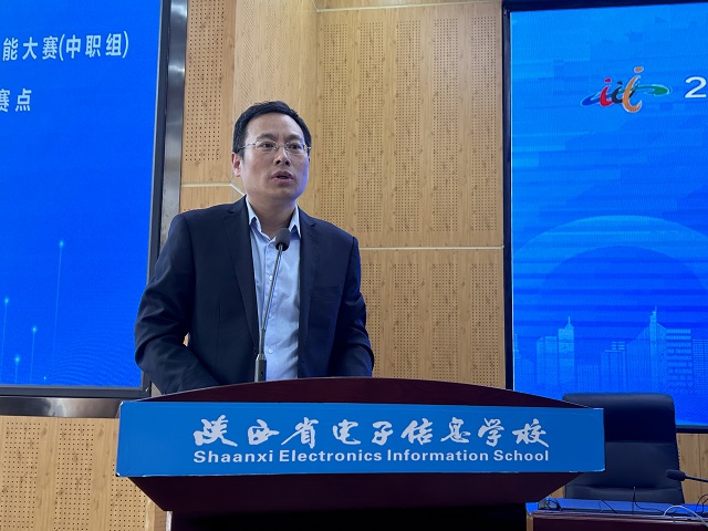 數控與機電專業科科長郭江華主持競賽情況說明會.jpg
