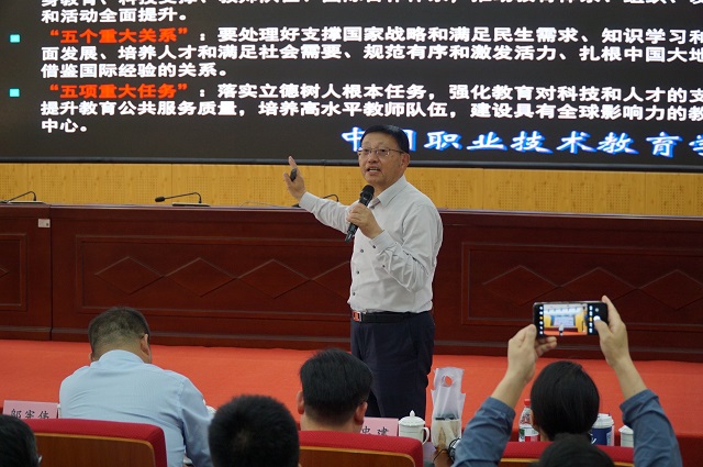 鄔憲偉主席作專題講座.jpg